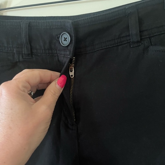 Jones New York Black Stretch Sport Shorts women’s size 8 - Picture 3 of 12